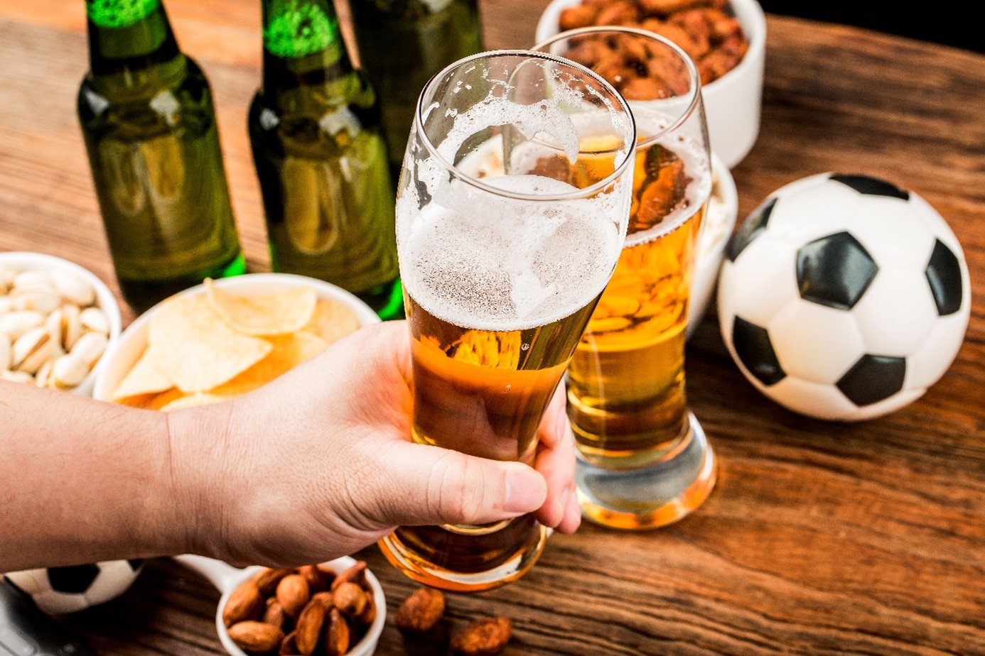 Voetbal kijken en het gevaar van alcoholverslaving: