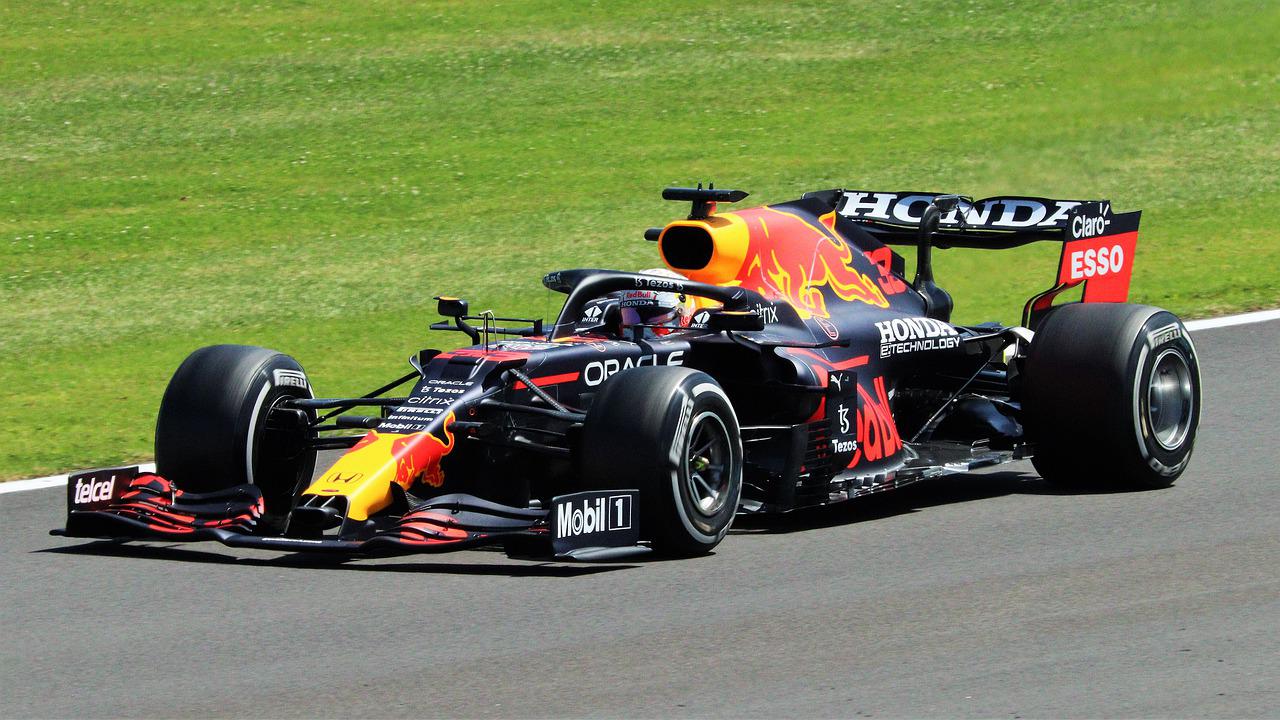Max Verstappen wint de Italiaanse GP na rit achter de safety car